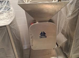 Selmi Grinder