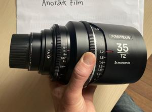 Laowa Proteus 35 mm, x2 anamorphic, PL/EF mount, neutral flare, focus indication in metres.