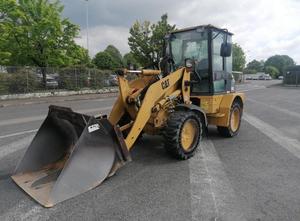Caterpillar 904B Loader