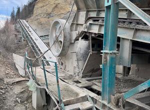 Complete plant for crushing and primary screening